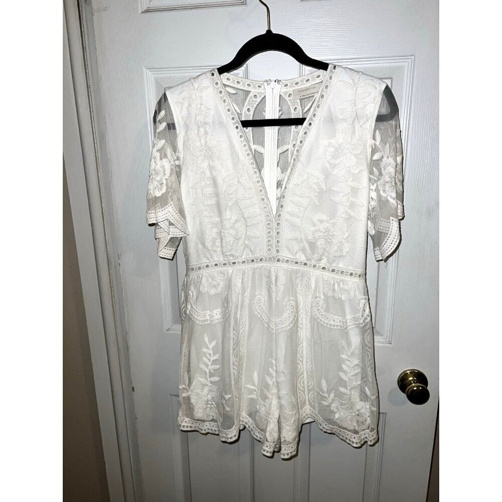 URBAN OUTFITTERS White Embroidered Short Sleeve V Neck Romper Mesh Lined Sz 6